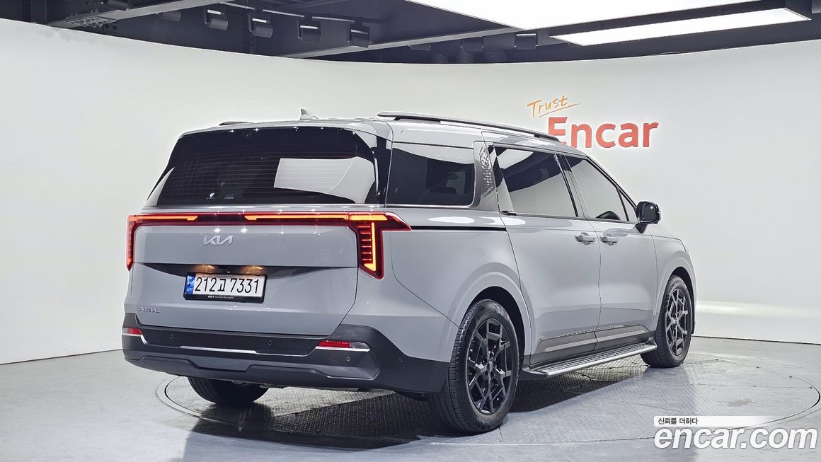 Kia Carnival 7-Seater Gravity, 2024