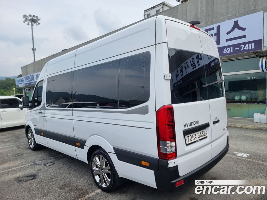 Hyundai Solati 15-seater, 2024