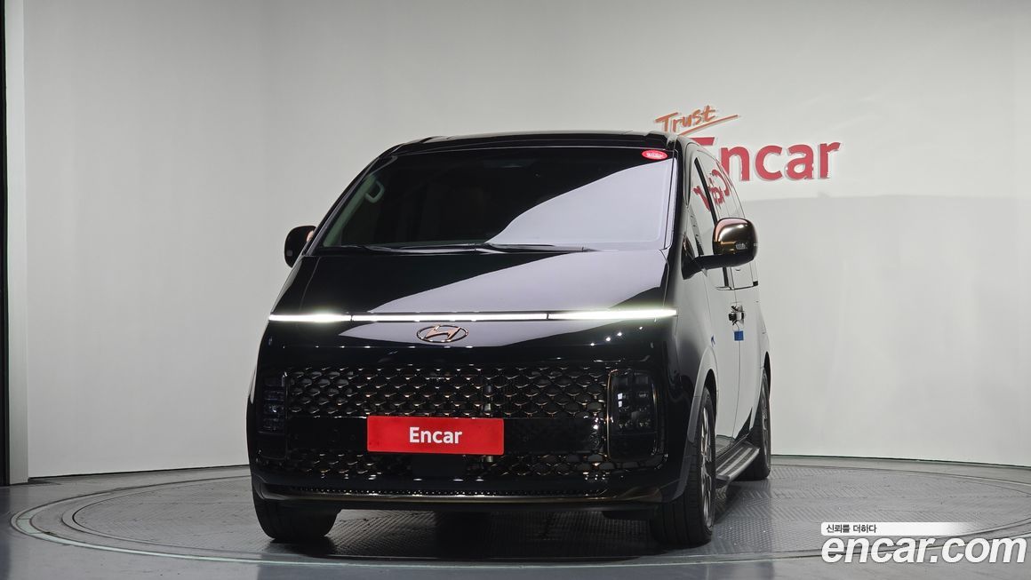 Hyundai Staria 4WD Lounge 9-Seater, 2024