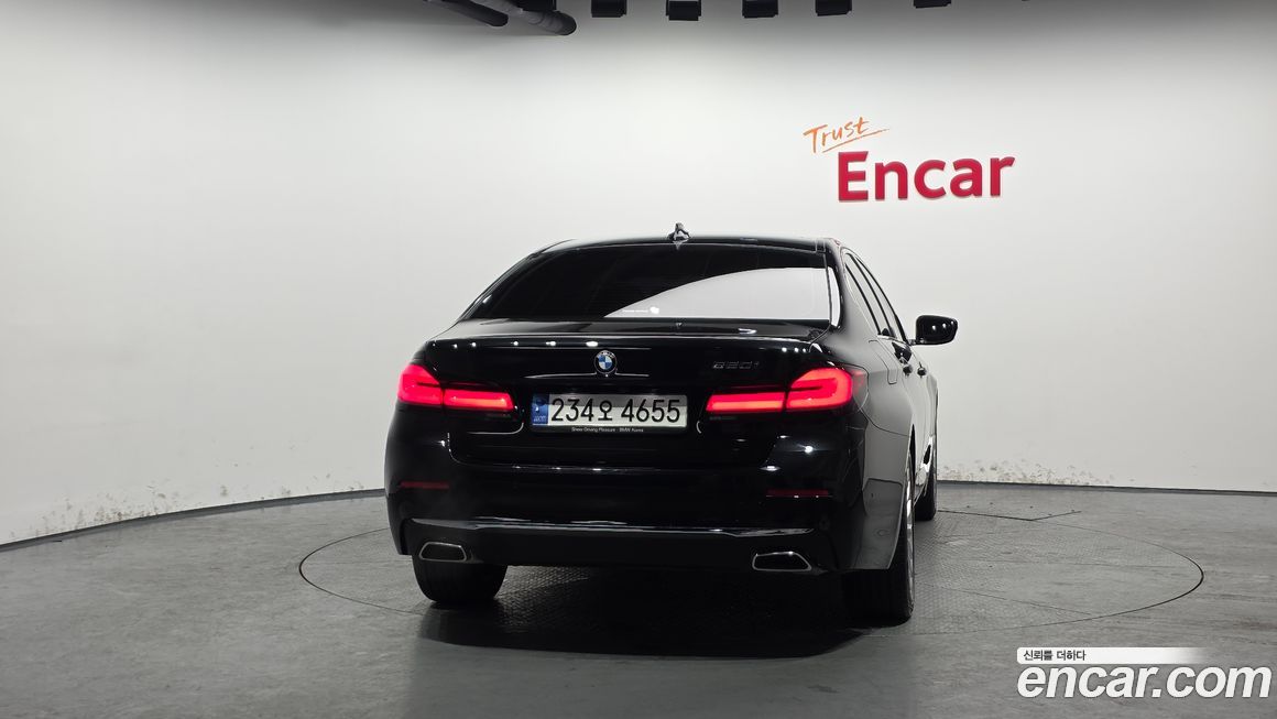 BMW 5-Series 520i Luxury, 2023