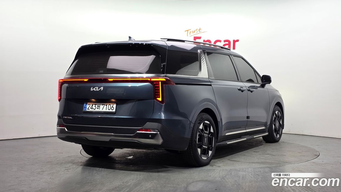 Kia Carnival 9-Seater Signature, 2024