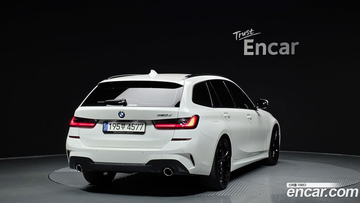 BMW 3-Series 320d Touring M Sport, 2022