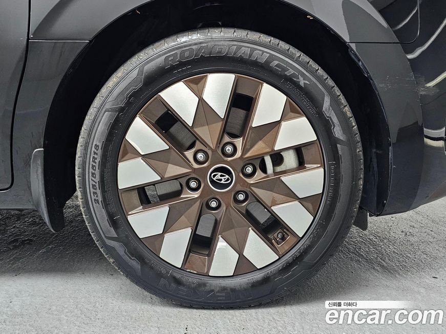 Hyundai Staria 4WD Lounge 9-Seater, 2024