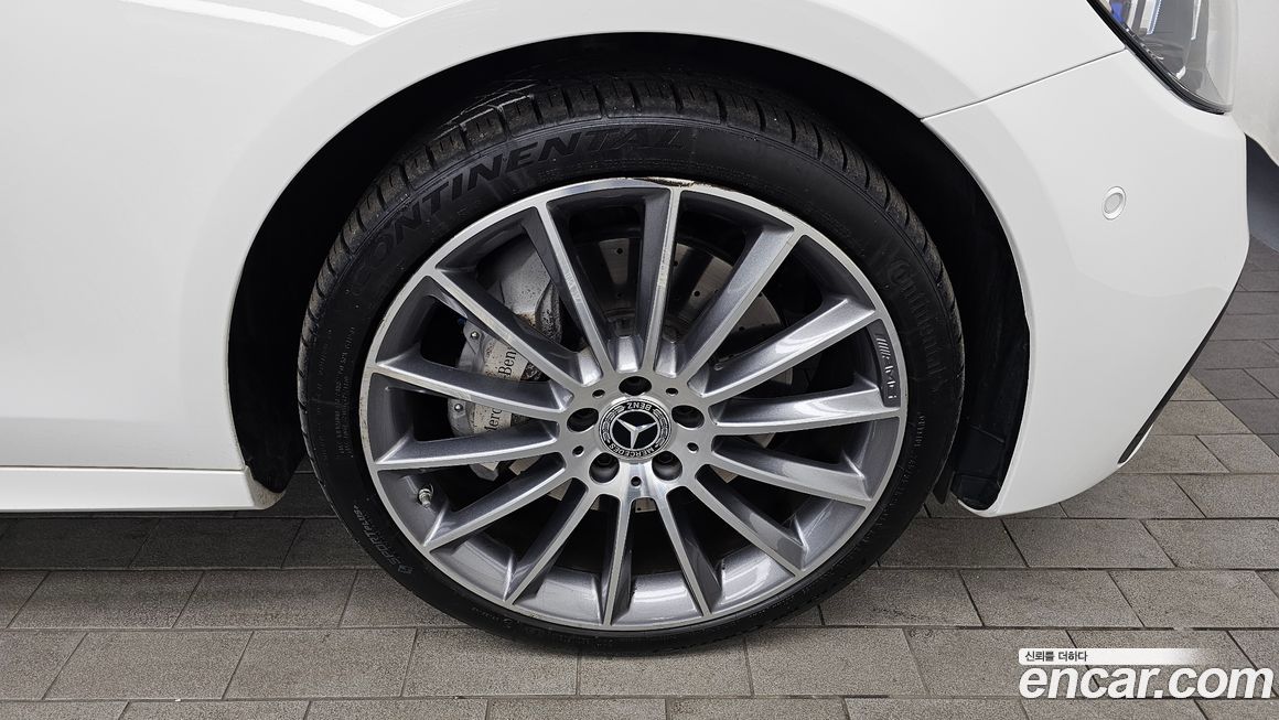 Mercedes-Benz E-Class E350 4MATIC AMG Line, 2022