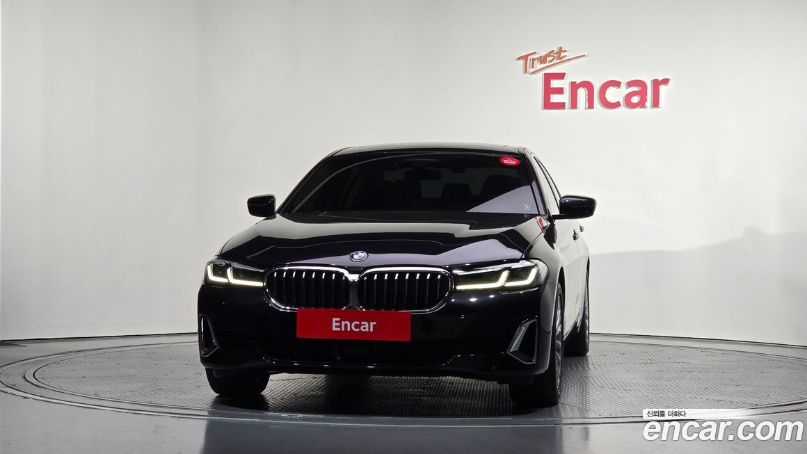 BMW 5-Series 530i Luxury, 2022