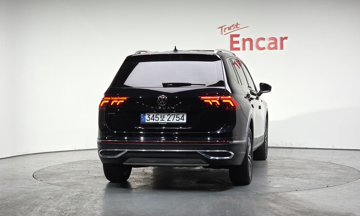 Volkswagen Tiguan 2.0 TSI Prestige, 2024