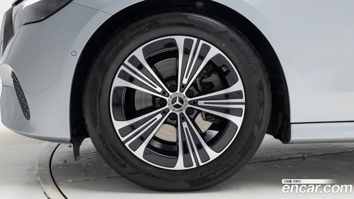 Mercedes-Benz E-Class E200 Avantgarde, 2024