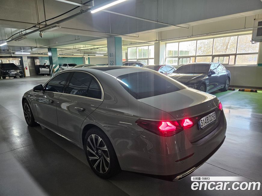 Mercedes-Benz E-Class E300 4MATIC Exclusive, 2024