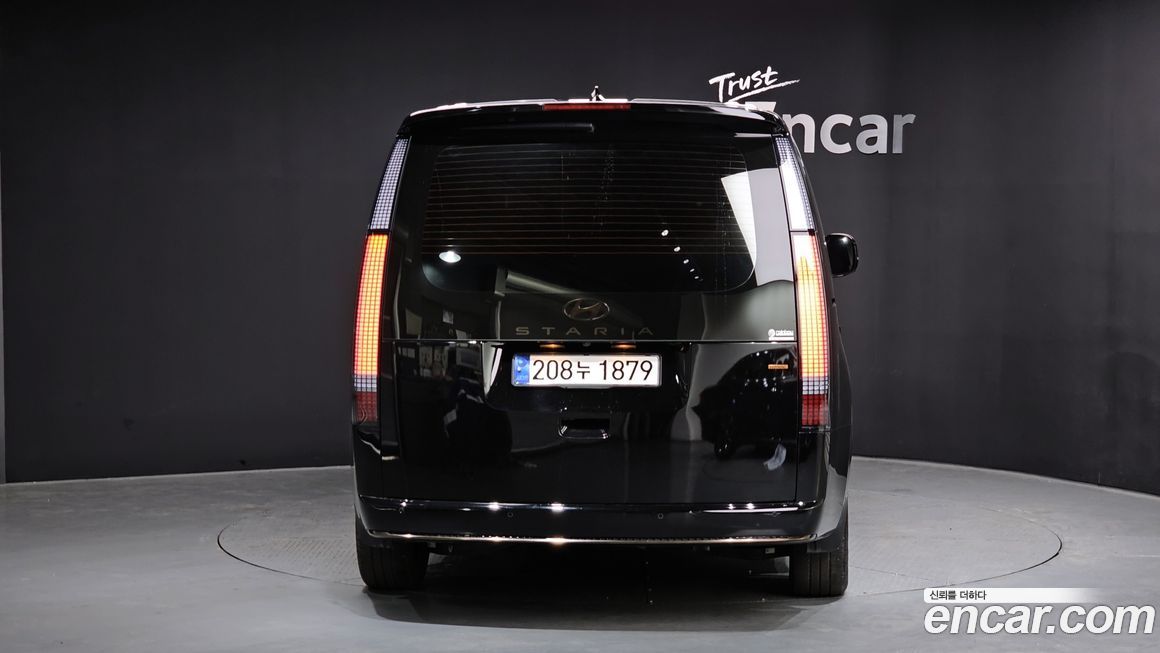 Hyundai Staria 4WD Lounge 7-Seater, 2025