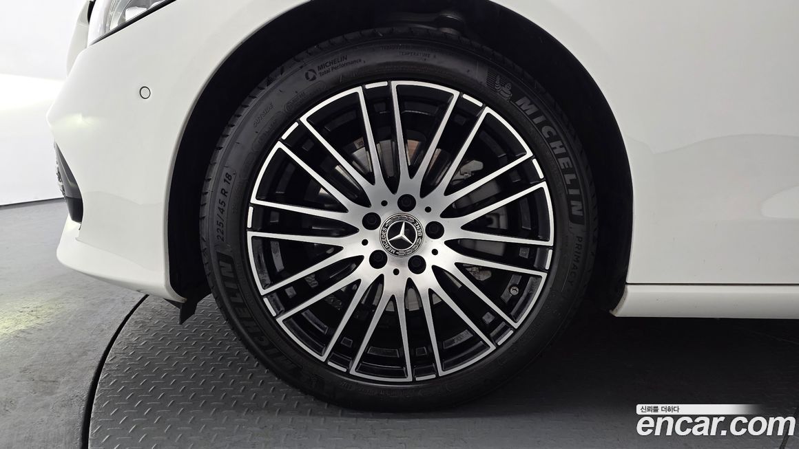 Mercedes-Benz C-Class C200 Avantgarde, 2024