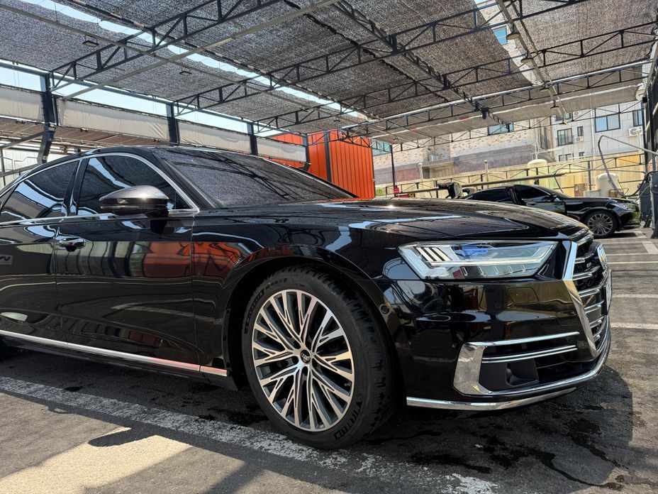Audi A8 60 TFSI Quattro LWB, 2021