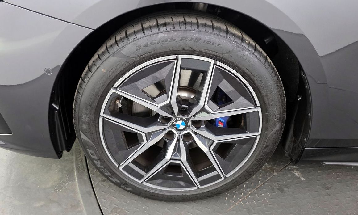 BMW 5-Series 520i M Sport, 2025