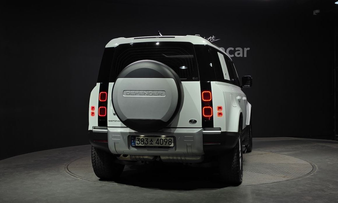 Land Rover Defender 110 D250 S, 2022