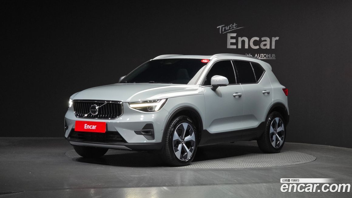 Volvo XC40 B4 Ultra Bright, 2025