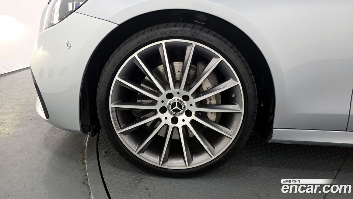 Mercedes-Benz E-Class E350 4MATIC AMG Line, 2022