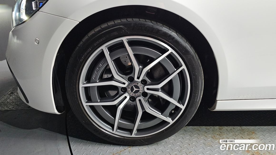 Mercedes-Benz E-Class E220d 4MATIC AMG Line, 2023