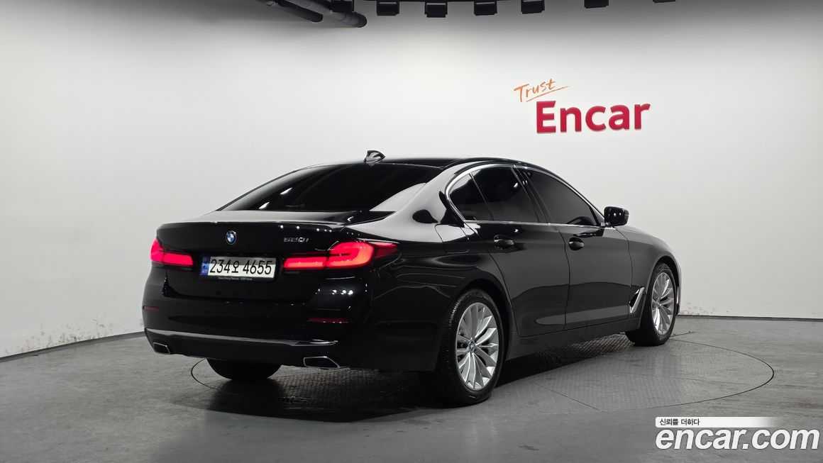 BMW 5-Series 520i Luxury, 2023