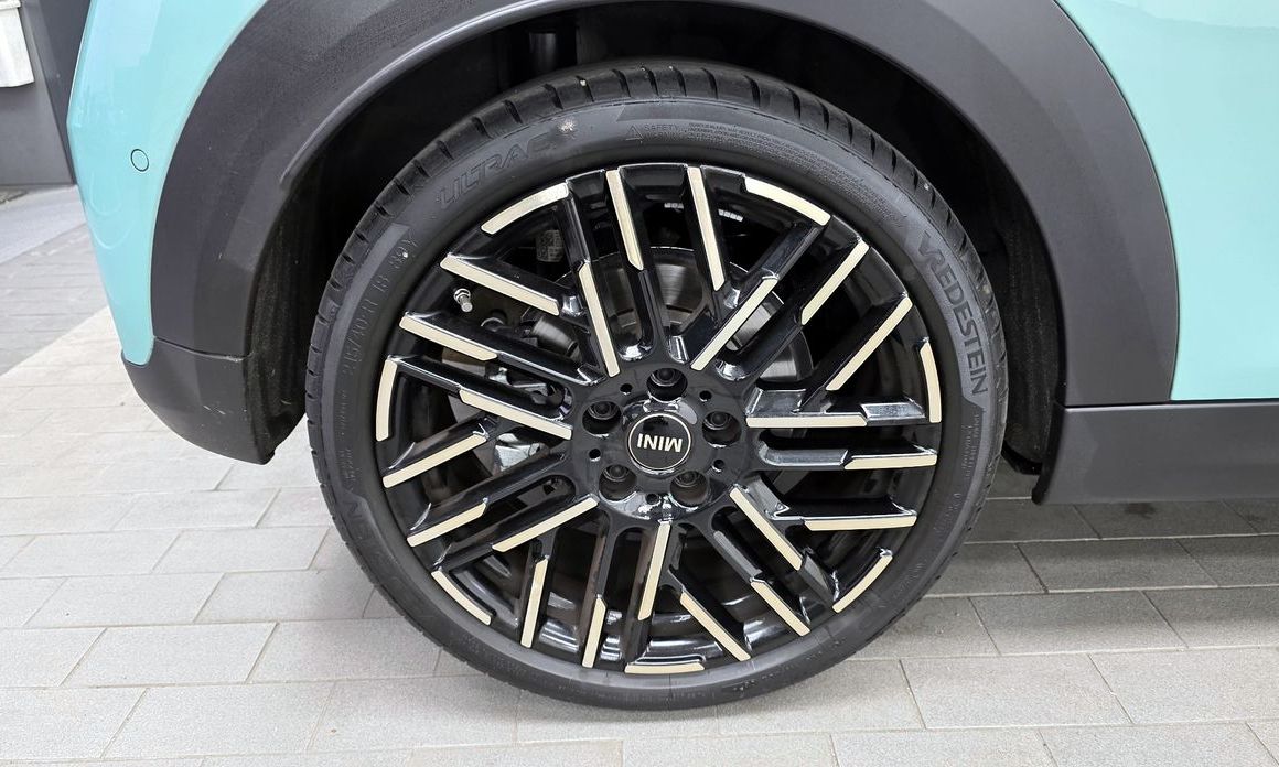 Mini Cooper Favoured, 2025