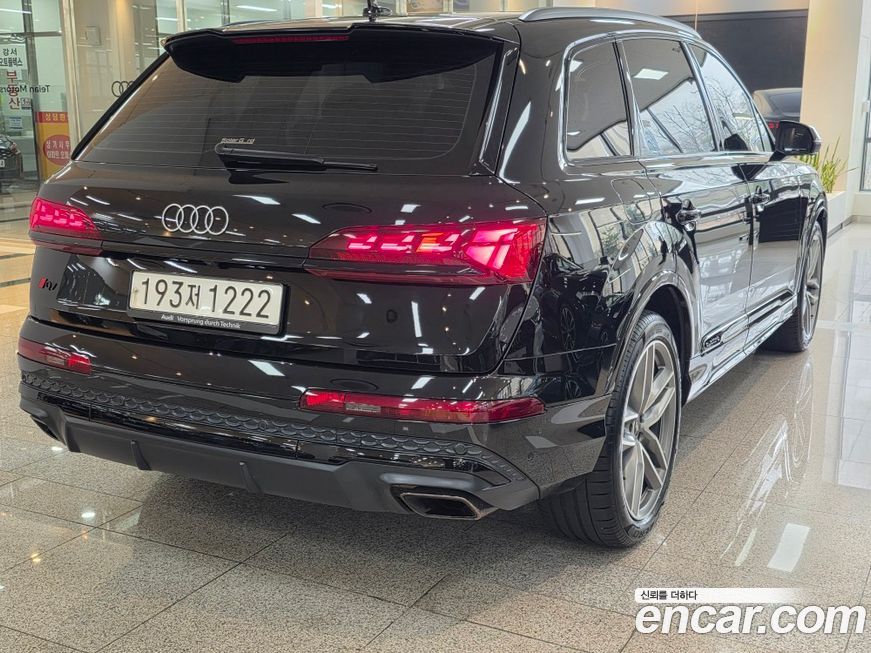 Audi Q7 55 TFSI Quattro Premium, 2025