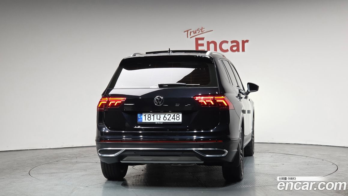 Volkswagen Tiguan 2.0 TSI Prestige, 2024