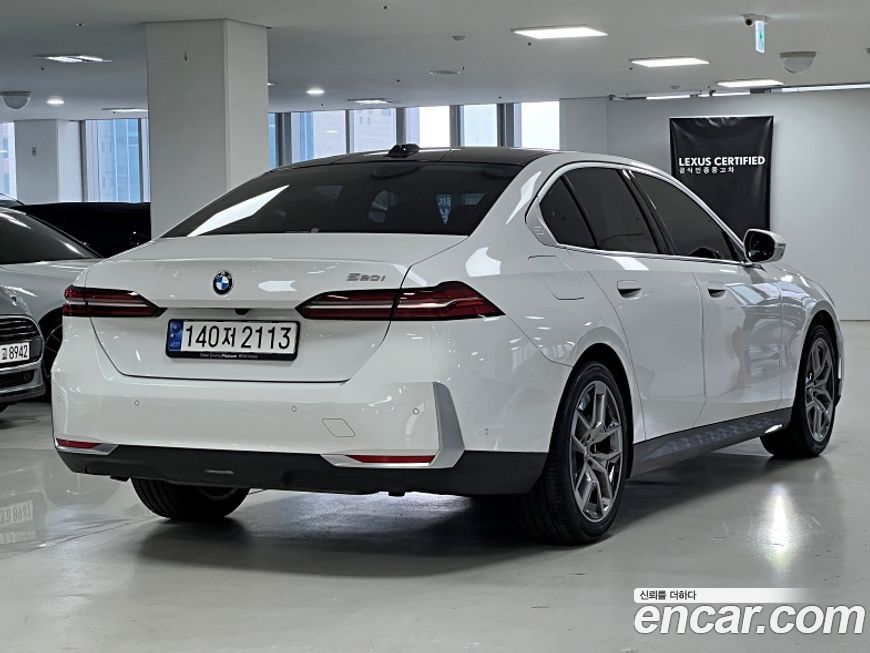 BMW 5-Series 520i, 2024