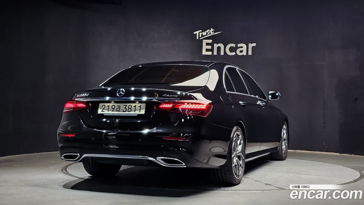 Mercedes-Benz E-Class E220d 4MATIC AMG Line, 2023