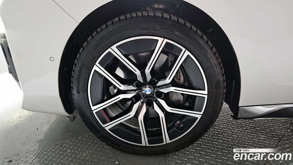 BMW 7-Series 740i xDrive M Sport, 2025