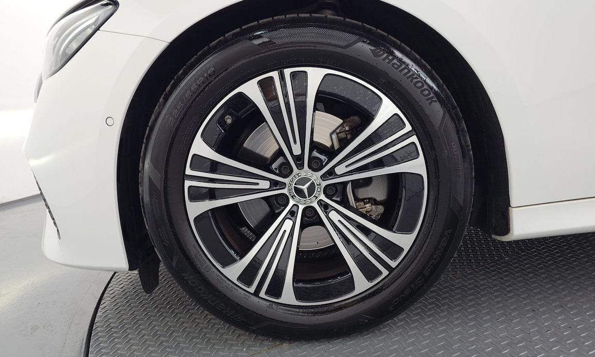 Mercedes-Benz E-Class E200 Avantgarde, 2025