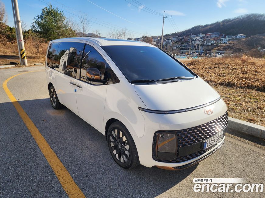 Hyundai Staria 4WD Lounge 9-Seater, 2025