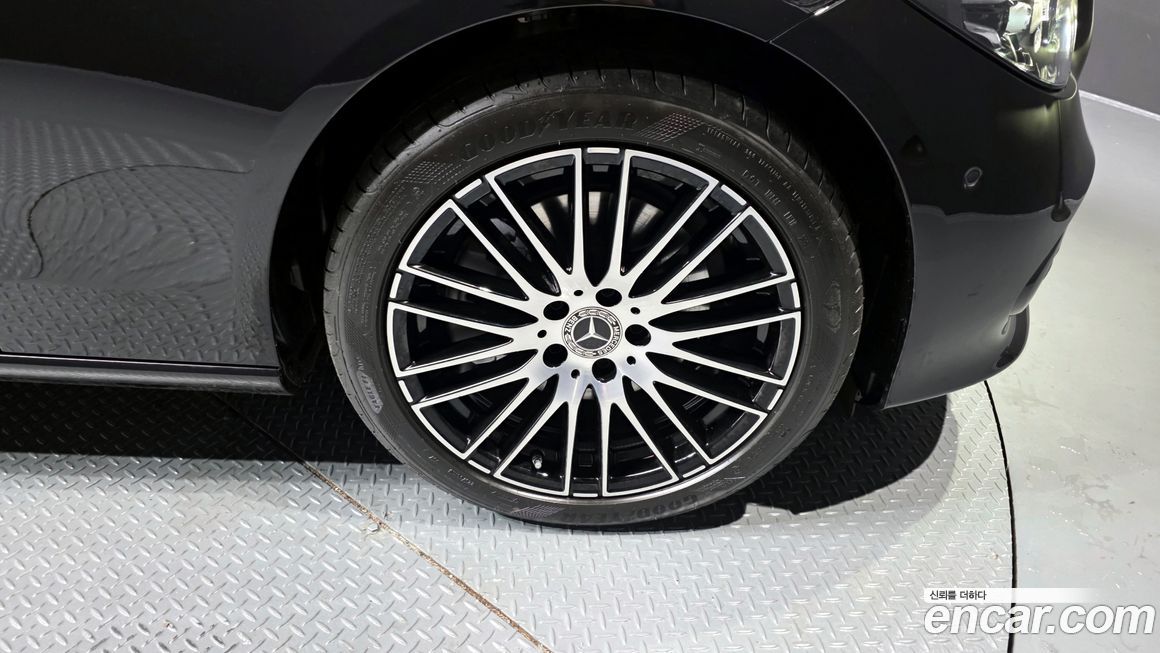 Mercedes-Benz C-Class C200 Avantgarde, 2025