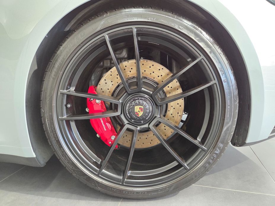 Porsche 911 Carrera 4 GTS Cabriolet, 2024