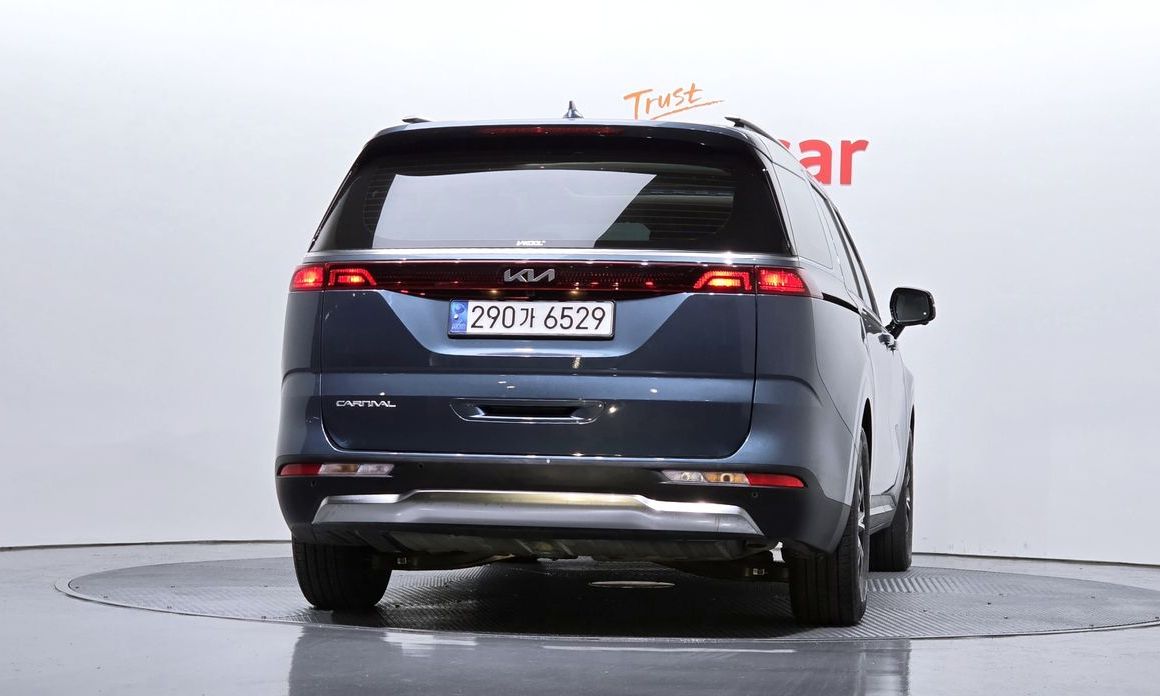 Kia Carnival 9-Seater Signature, 2023
