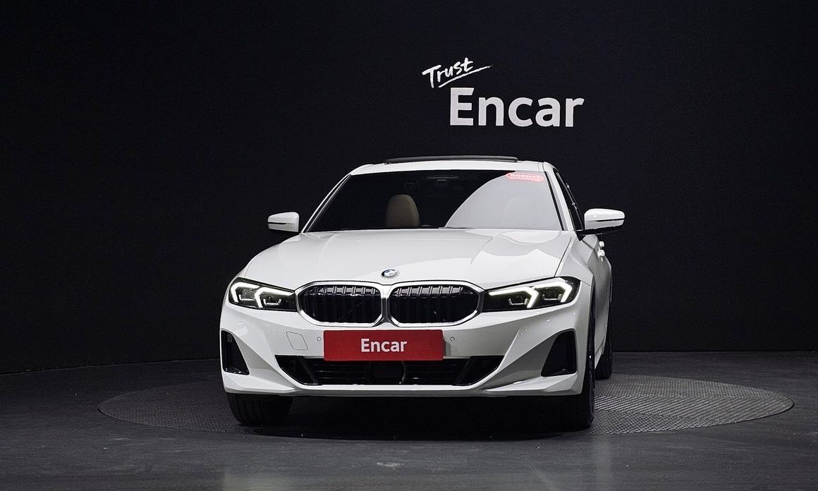 BMW 3-Series 320i, 2024