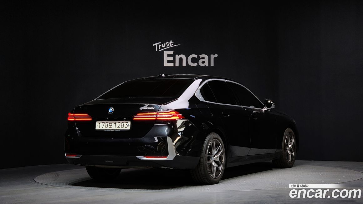 BMW 5-Series 520i, 2024