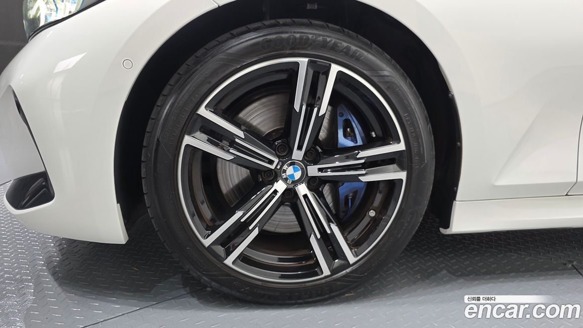 BMW 3-Series 320i M Sport, 2023