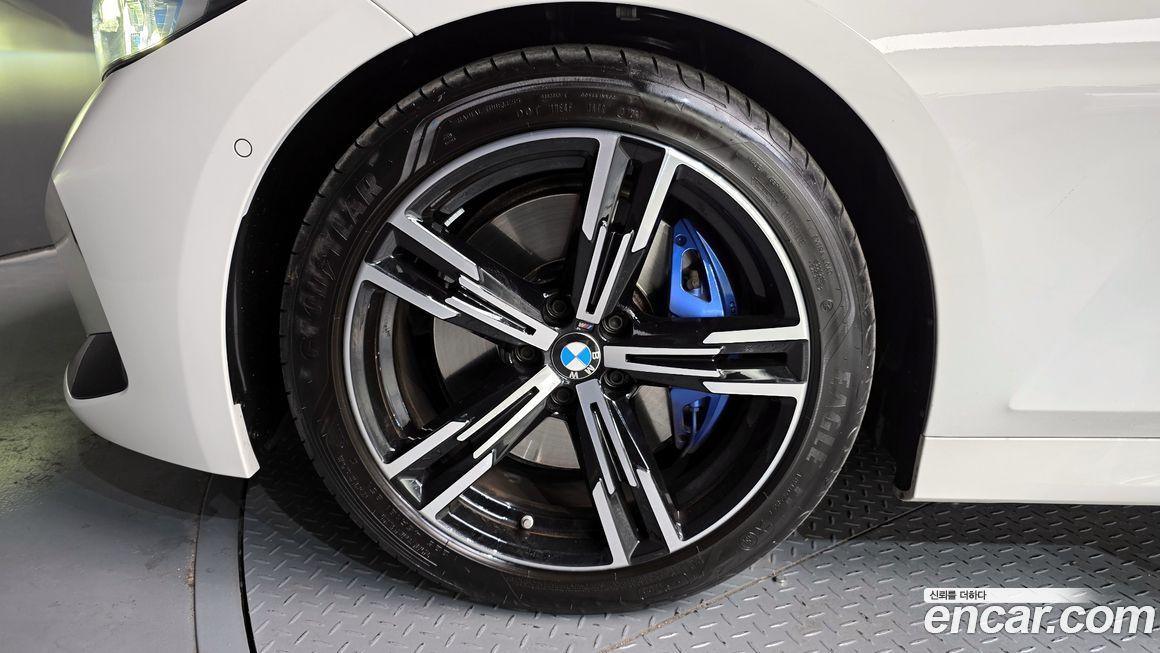 BMW 3-Series 320i M Sport, 2023