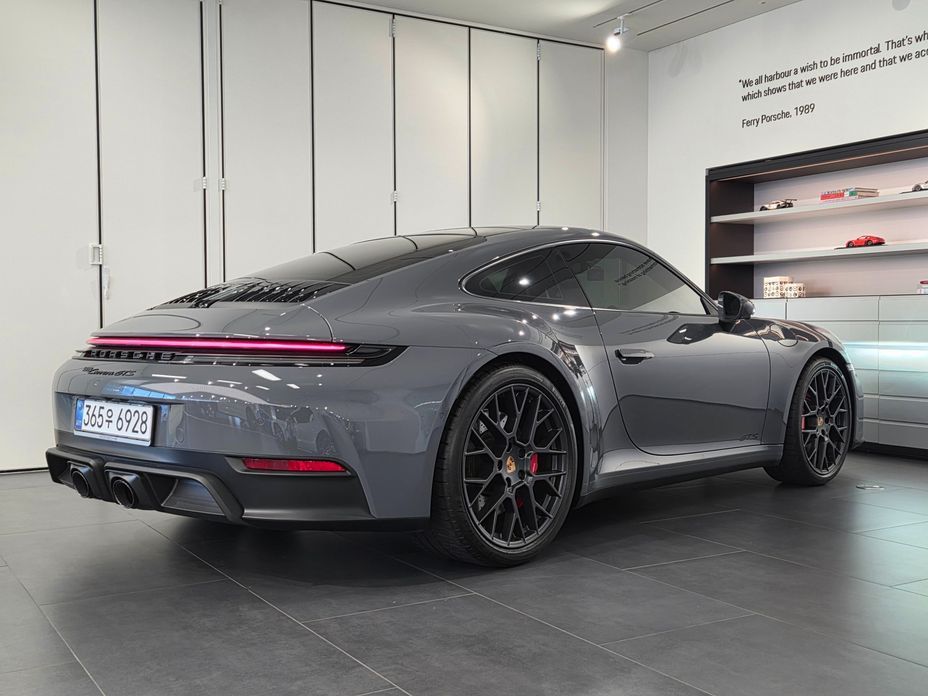 Porsche 911 Carrera GTS, 2025