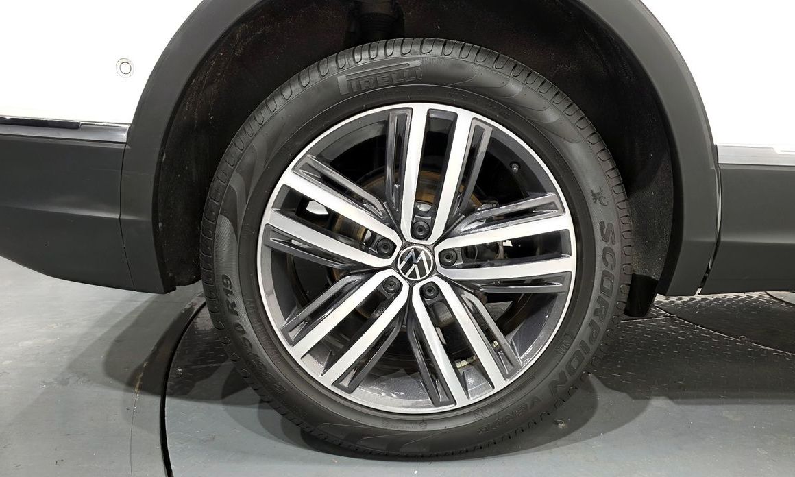 Volkswagen Tiguan 2.0 TSI Prestige, 2024