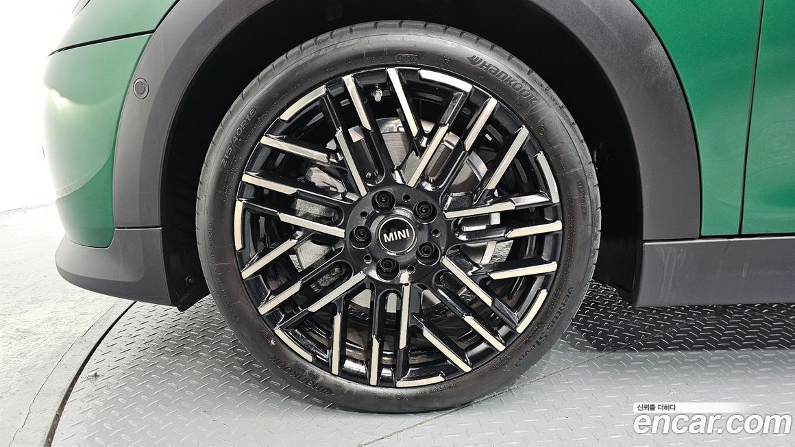 Mini Cooper Favoured, 2025