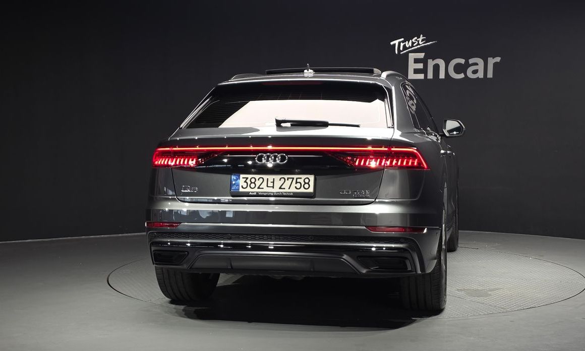 Audi Q8 55 TFSI Quattro Premium, 2022