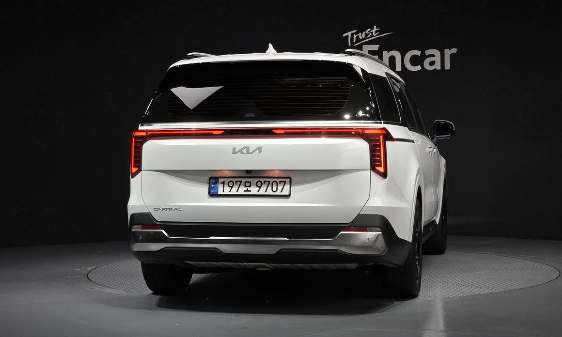 Kia Carnival 9-Seater Signature, 2024