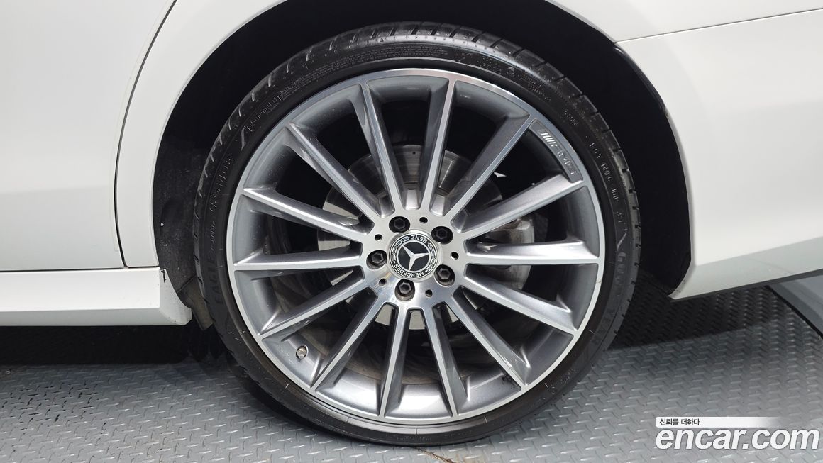 Mercedes-Benz E-Class E350 4MATIC AMG Line, 2022