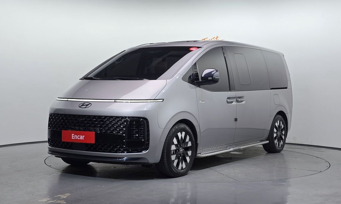 Hyundai Staria 4WD Lounge 9-Seater, 2025