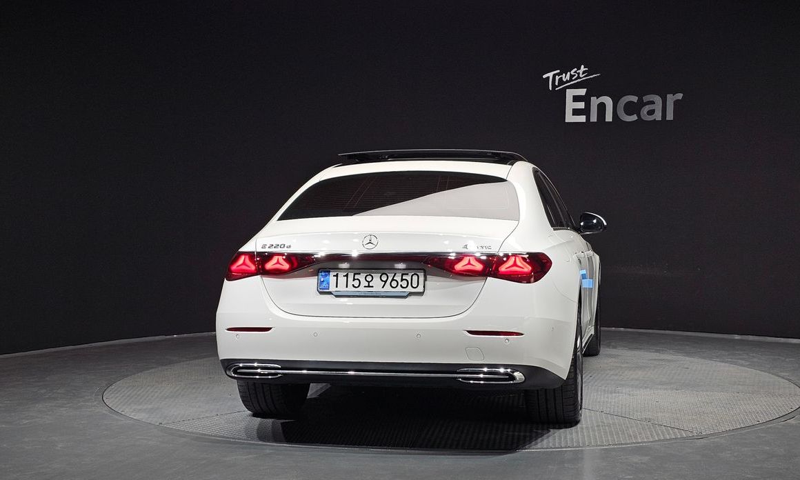 Mercedes-Benz E-Class E220d 4MATIC Exclusive, 2024