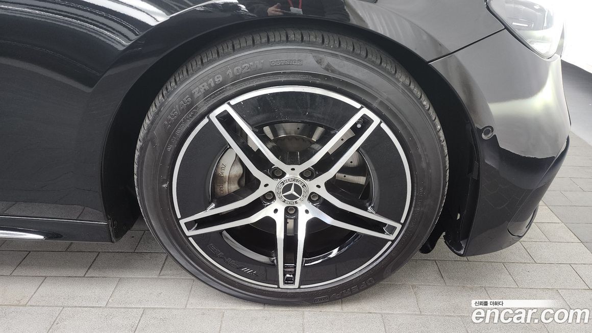 Mercedes-Benz E-Class E300 4MATIC AMG Line, 2024