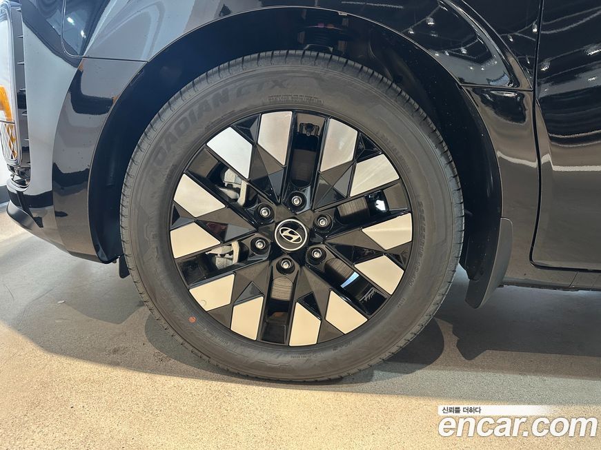 Hyundai Staria 4WD Lounge 7-Seater, 2025