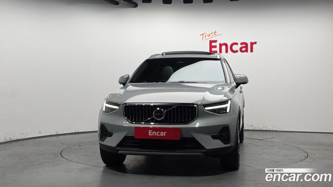 Volvo XC40 B4 Ultra Bright, 2025