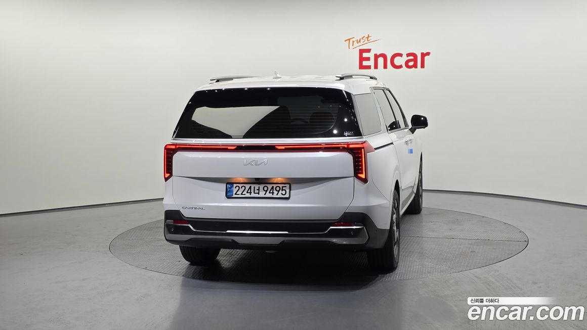 Kia Carnival 9-Seater Signature, 2024