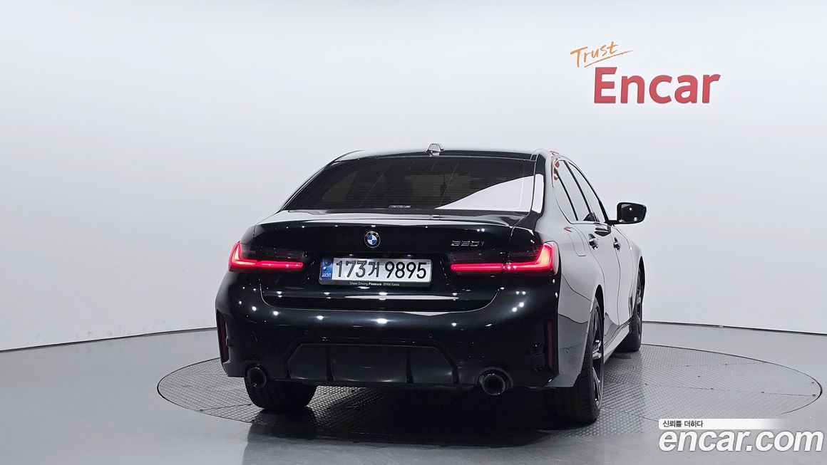 BMW 3-Series 320i M Sport, 2024