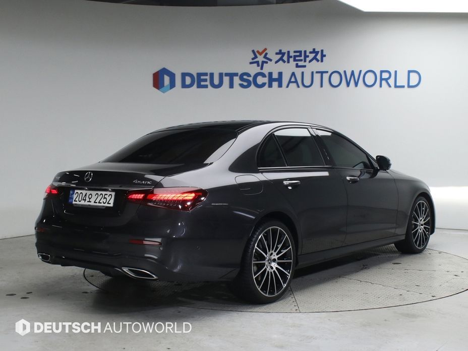 Mercedes-Benz E-Class E350 4MATIC AMG Line, 2023
